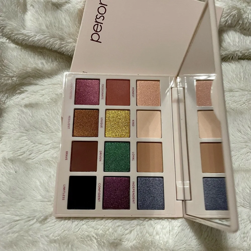 New makeup bundle - Picture 4 of 7